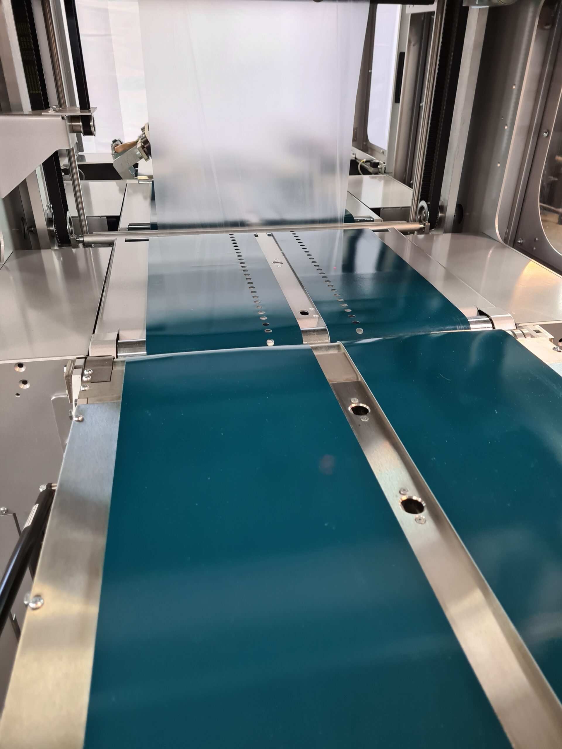 The hinged belts in the UNI 20 automatic wrapping machine